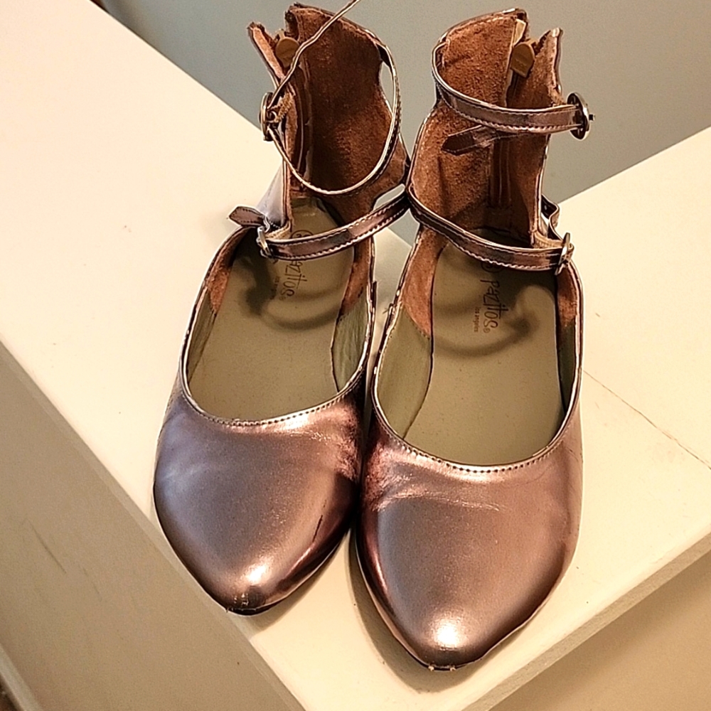 Girl shoes